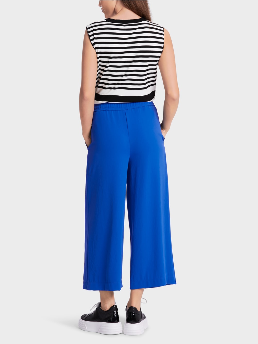 Marc Cain Bright Royal Blue WILLMAR pants in 3/4 length